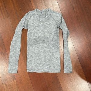 Lululemon swiftly top